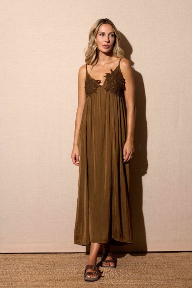 VESTIDO LARGO CON TIRANTES Y DETALLE BORDADO MARRON CLARITO FBZMR22337