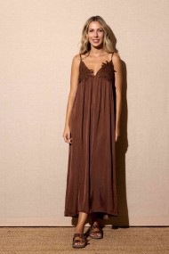 VESTIDO LARGO CON TIRANTES Y DETALLE BORDADO MARRÓN CACAO FBZMR22377