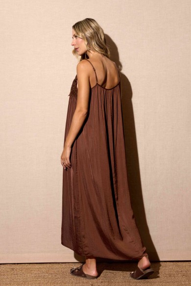 VESTIDO LARGO CON TIRANTES Y DETALLE BORDADO MARRÓN CACAO FBZMR22377