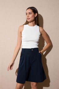 PANTALÓN CORTO NEGRO DE TIRO ALTO ESTILO MINIMALISTA FZMR22014