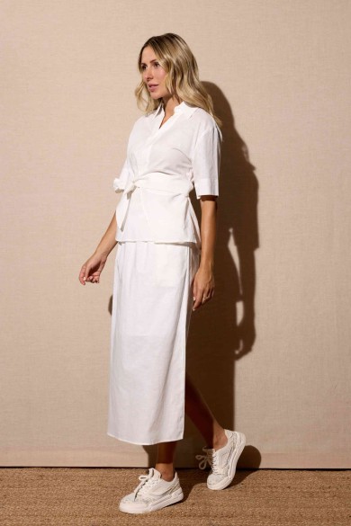 CONJUNTO DE FALDA MIDI Y BLUSA CON LAZO COLOR BLANCO PURO FBZMA1613AB