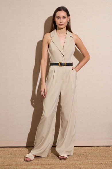 MONO SIN MANGAS ESTILO SASTRERO ELEGANCIA NATURAL EN TONO BEIGE FBZMA1295