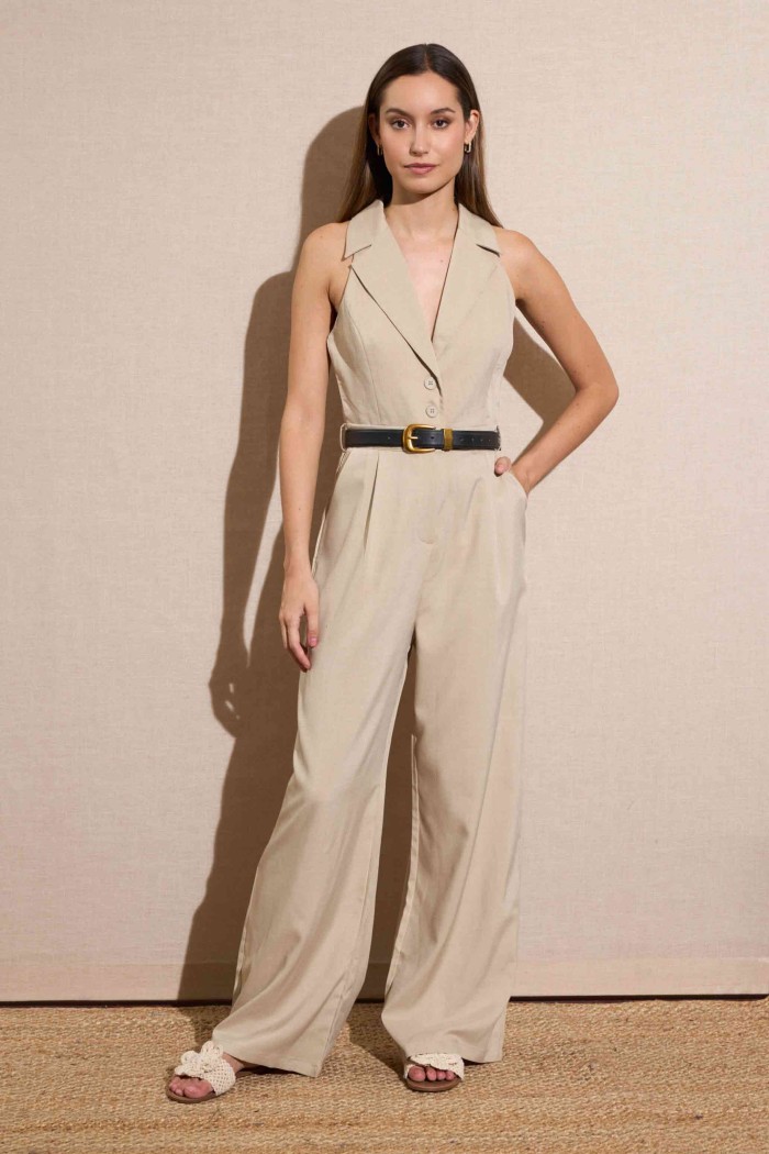 MONO SIN MANGAS ESTILO SASTRERO ELEGANCIA NATURAL EN TONO BEIGE FBZMA1295
