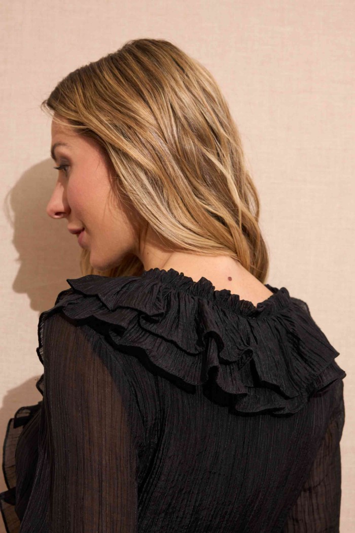 VESTIDO CORTO NEGRO CON VOLANTES ELEGANCIA ROMÁNTICA FBZMA1360