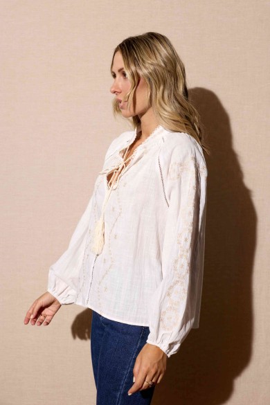 BLUSA BLANCA BORDADA CON LAZO ESTILO BOHO ROMÁNTICO FBZMA1396