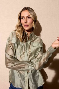 CAMISA VERDE MILITAR SEMITRANSPARENTE ESTILO NATURAL Y SOFISTICADO FBZMR22325
