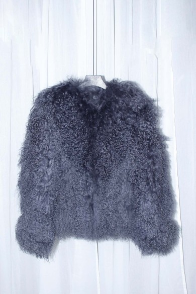 CHAQUETA GRIS OSCURO DE LANA DE CORDERO CON CUELLO SORAPA TB-WT2411251317
