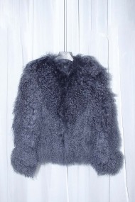 CHAQUETA GRIS OSCURO DE LANA DE CORDERO CON CUELLO SORAPA TB-WT2411251317