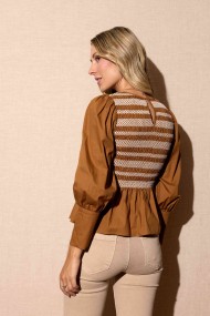 BLUSA DE MANGA LARGA CON PANEL BORDADO Y CORTE PEPLUM FBZMR22352