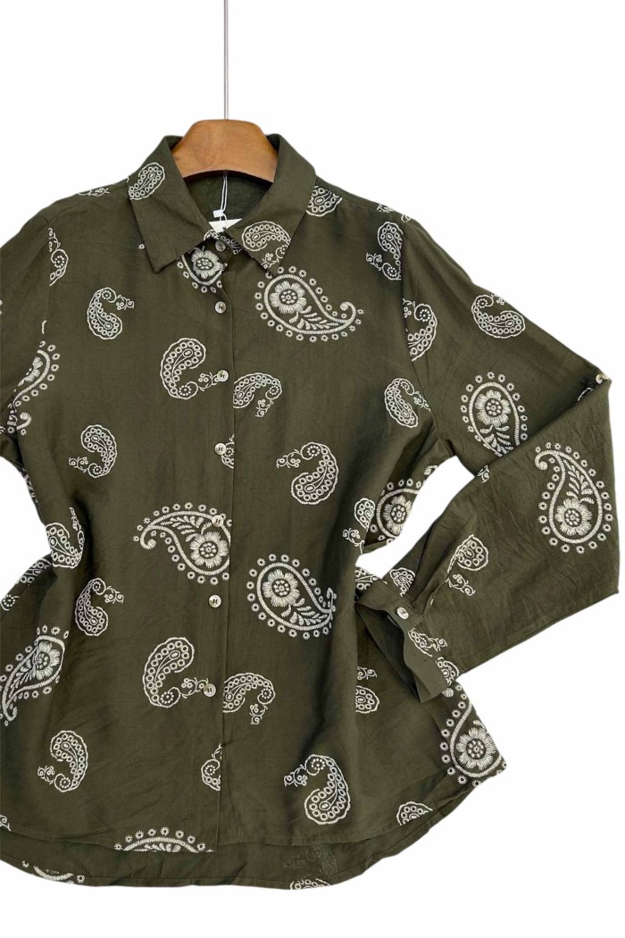 CAMISA VERDE OLIVA CON BORDADO PAISLEY TY-1059