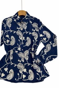 CAMISA AZUL MARINO CON BORDADO CACHEMIR Y FLORAL EN BLANCO TY-1059