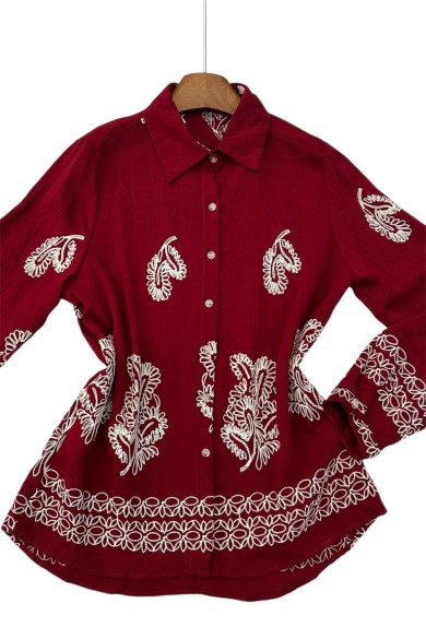 CAMISA BORDADA MANGA LARGA COLOR BURDEOS TY-1047