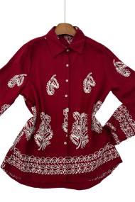 CAMISA BORDADA MANGA LARGA COLOR BURDEOS TY-1047