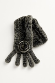 BUFANDA GRIS CON FLOR DE PELO DE CONEJO REX TB-WJ112
