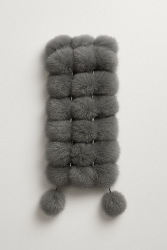 BUFANDA DE PELO DE CONEJO REX GRIS CON POMPONES TB-874