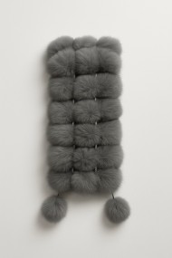 BUFANDA DE PELO DE CONEJO REX GRIS CON POMPONES TB-874