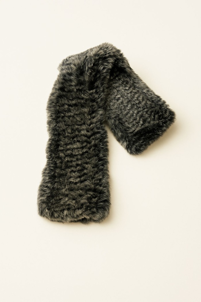 BUFANDA DE PELO DE CONEJO REX EN TONOS GRIS Y NEGRO TB-893