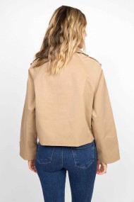 CHAQUETA CORTA ESTILO TRENCH CON DOBLE BOTONADURA FBZMA1566