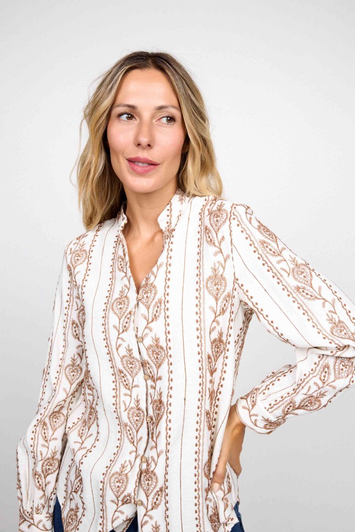 CAMISA BLANCA CON BORDADO ÉTNICO MANGA LARGA FBZMA1507