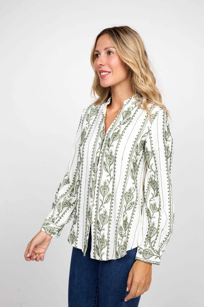 CAMISA BLANCA CON BORDADO VERDE MANGA LARGA FBZMA1509