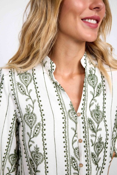 CAMISA BLANCA CON BORDADO VERDE MANGA LARGA FBZMA1509