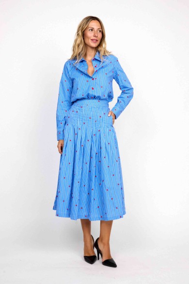 CAMISA AZUL A RAYAS CON BORDADO DE CORAZONES MANGA LARGA ESTILO ROMÁNTICO FBZMA1392A