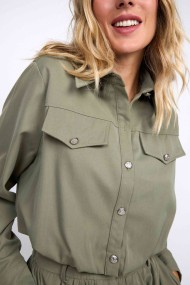 CAMISA VERDE MILITAR CON BOLSILLOS Y BOTONES METÁLICOS FBZMA1515A