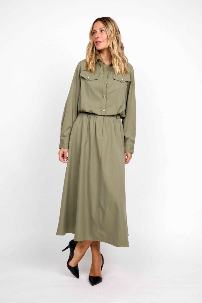 CAMISA VERDE MILITAR CON BOLSILLOS Y BOTONES METÁLICOS FBZMA1515A