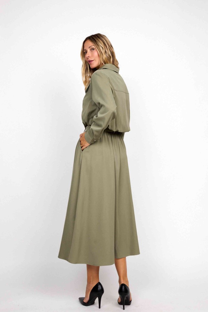 CAMISA VERDE MILITAR CON BOLSILLOS Y BOTONES METÁLICOS FBZMA1515A