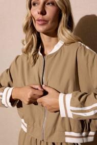 CONJUNTO DEPORTIVO BEIGE CON CREMALLERA Y DETALLE DE RAYAS LATERALES FBZMA1516AB