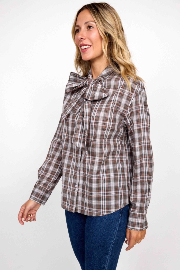 CAMISA DE CUADROS CON LAZO EN EL CUELLO FBZMR22242