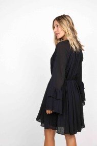 VESTIDO NEGRO CON MANGAS ACAMPANADAS Y CINTURÓN AJUSTABLE FBZMR22219