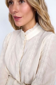 CAMISA BEIGE CON DETALLES DE ENCAJE Y MANGAS LARGAS FBZMR22245