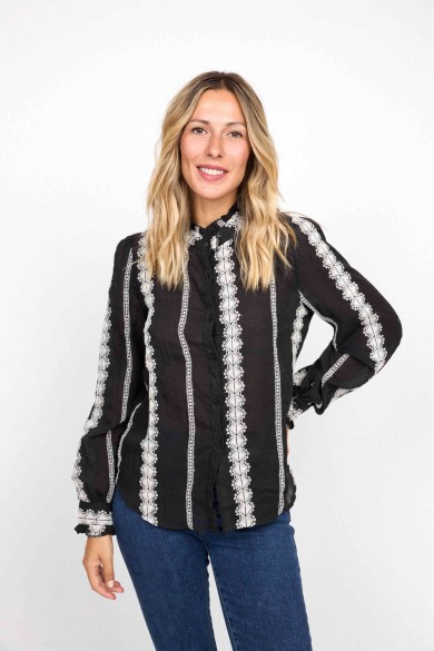 CAMISA NEGRA CON BORDADO ÉTNICO BLANCO Y MANGAS LARGAS FBZMR22246