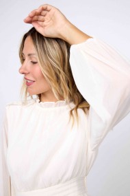 VESTIDO CORTO BLANCO CON VOLANTES Y MANGAS TRANSPARENTES FBZMR22202