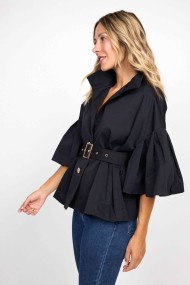 CHAQUETA NEGRA CON MANGA AMPLIA Y CINTURÓN AJUSTABLE FBZMA1282