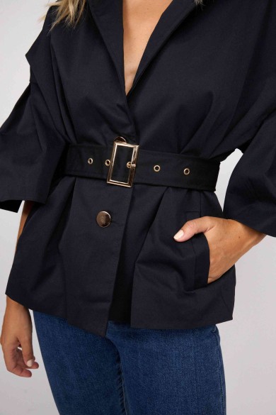 CHAQUETA NEGRA CON MANGA AMPLIA Y CINTURÓN AJUSTABLE FBZMA1282