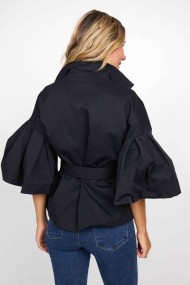 CHAQUETA NEGRA CON MANGA AMPLIA Y CINTURÓN AJUSTABLE FBZMA1282