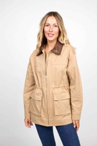 CHAQUETA BEIGE CON CUELLO EN CONTRASTE MARRÓN Y BOLSILLOS GRANDES FBZMA1276