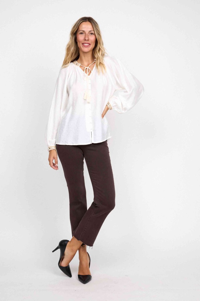 BLUSA BOHO CRUDA CON LAZO Y DETALLE BORDADO FBZMA1500