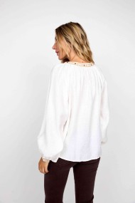 BLUSA BOHO CRUDA CON LAZO Y DETALLE BORDADO FBZMA1500