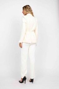 BLAZER CREMA CON CINTURÓN DE CORDEL AJUSTABLE FBZM