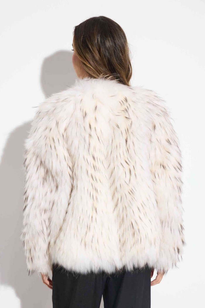 CHAQUETA REVERSIBLE DE PELO DE MARMOTA CON DISEÑO A RAYAS COSIDAS QP-HACWT1230 BLANCO