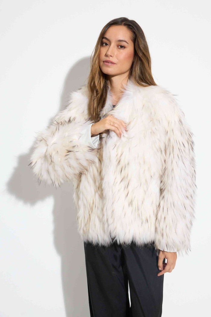 CHAQUETA REVERSIBLE DE PELO DE MARMOTA CON DISEÑO A RAYAS COSIDAS QP-HACWT1230 BLANCO