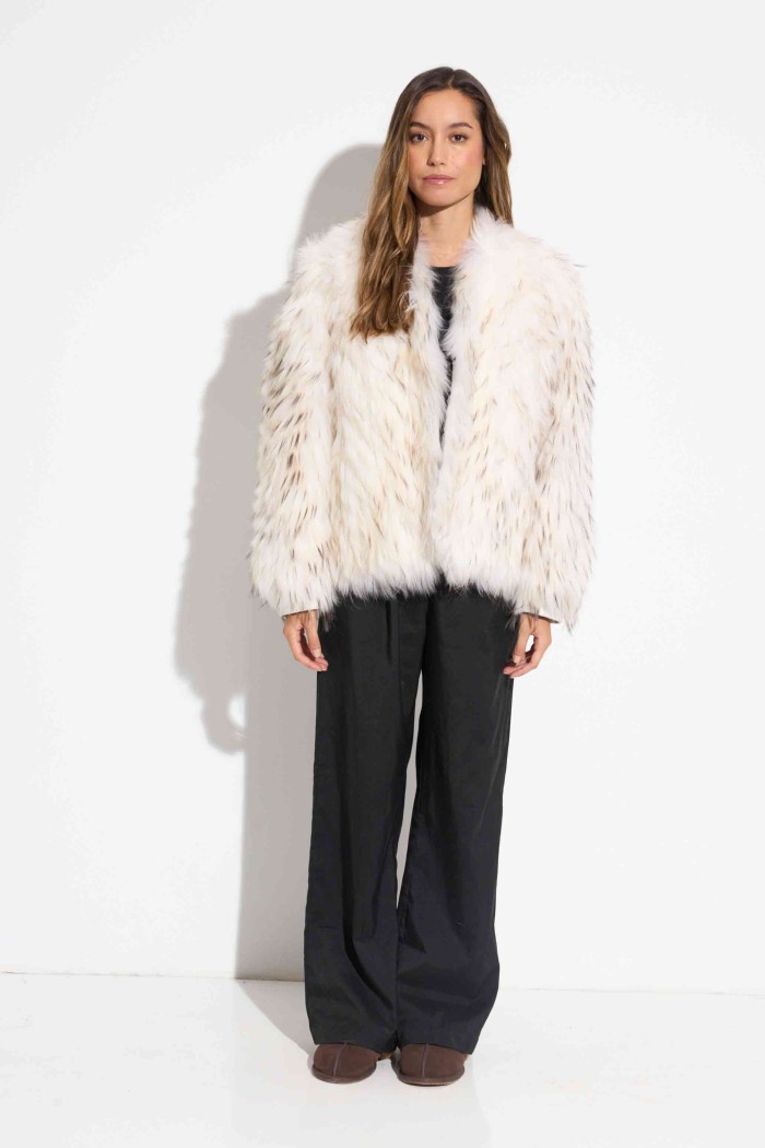 CHAQUETA REVERSIBLE DE PELO DE MARMOTA CON DISEÑO A RAYAS COSIDAS QP-HACWT1230 BLANCO