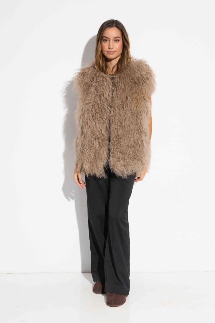 CHALECO DE PELO DE CORDERO BEIGE TB-MJ2411251316 CAMEL