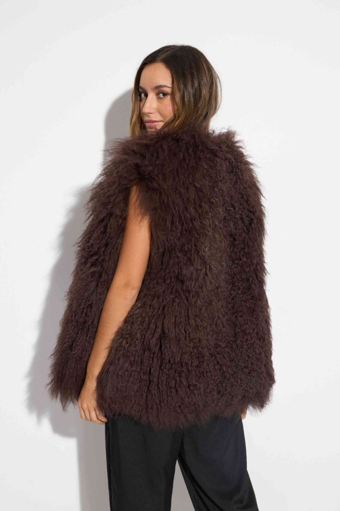 CHALECO DE PELO DE CORDERO TB-MJ2411251316 MARRON