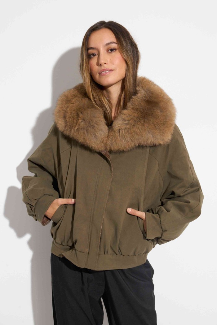 CHAQUETA REVERSIBLE VERDE CON CUELLO DE PELO DE ZORRO QP-WT5622