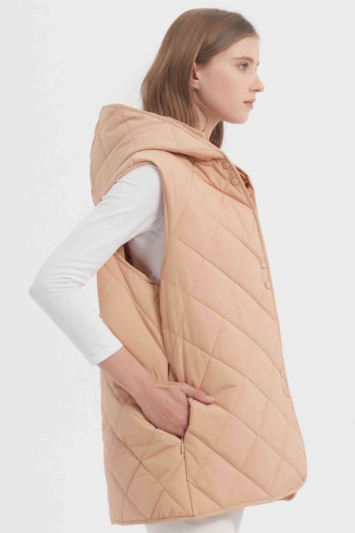 CHALECO ACOLCHADO CON CAPUCHA OBRF2052