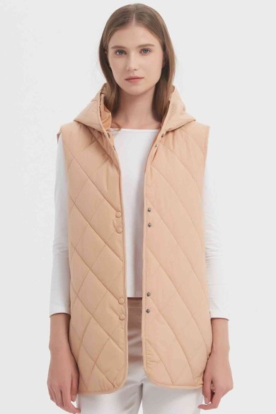 CHALECO ACOLCHADO CON CAPUCHA OBRF2052